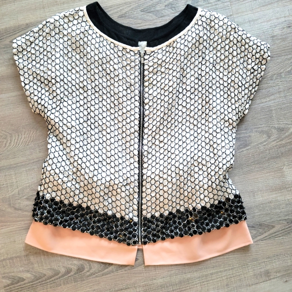 Diane Von Furstenberg silk short sleeve top beaded, black and white